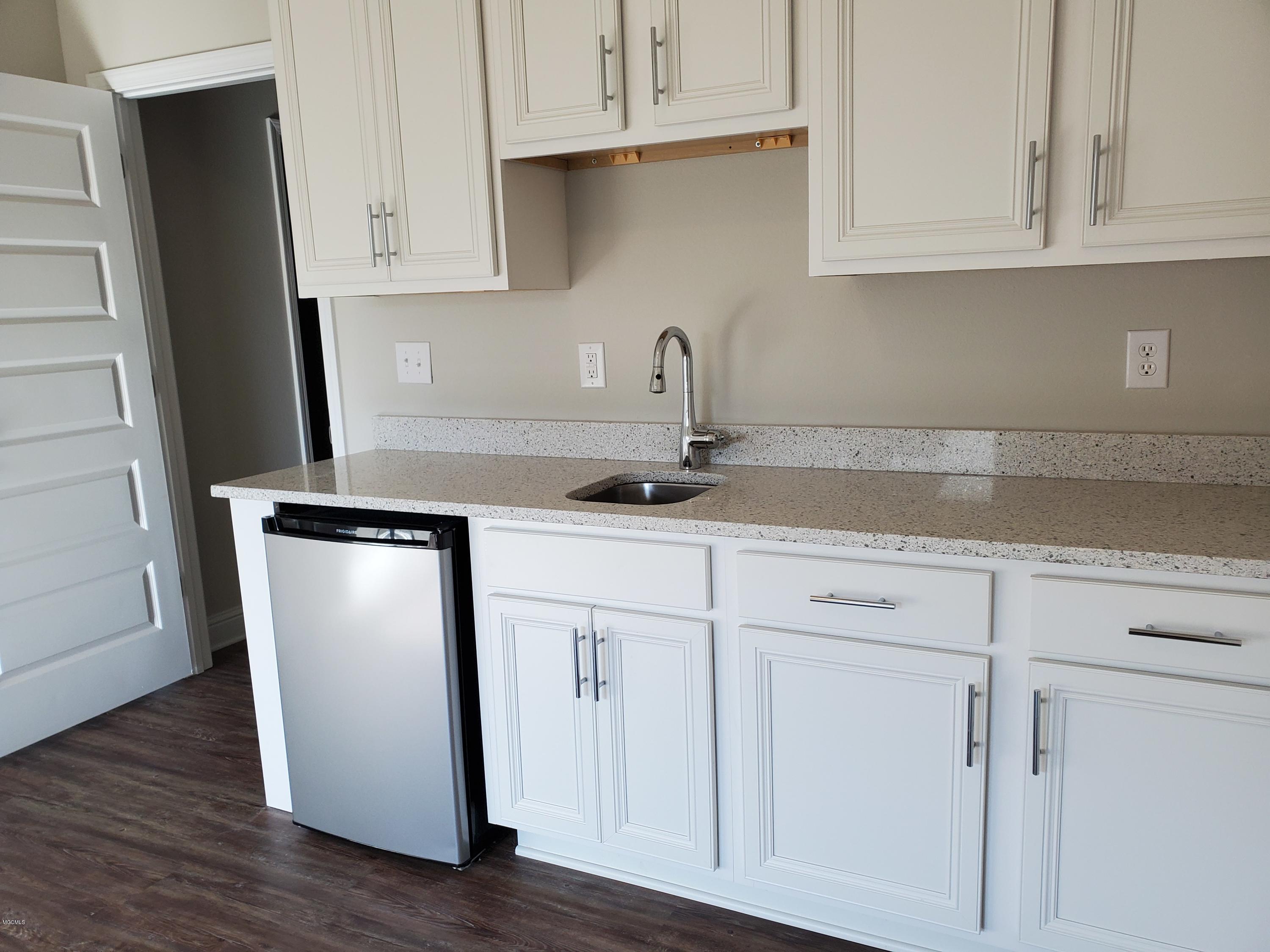 15254 Ridgeview Cove Biloxi, MS 39532 - Photo 19 of 27 Camden on 21 MIL kitchen