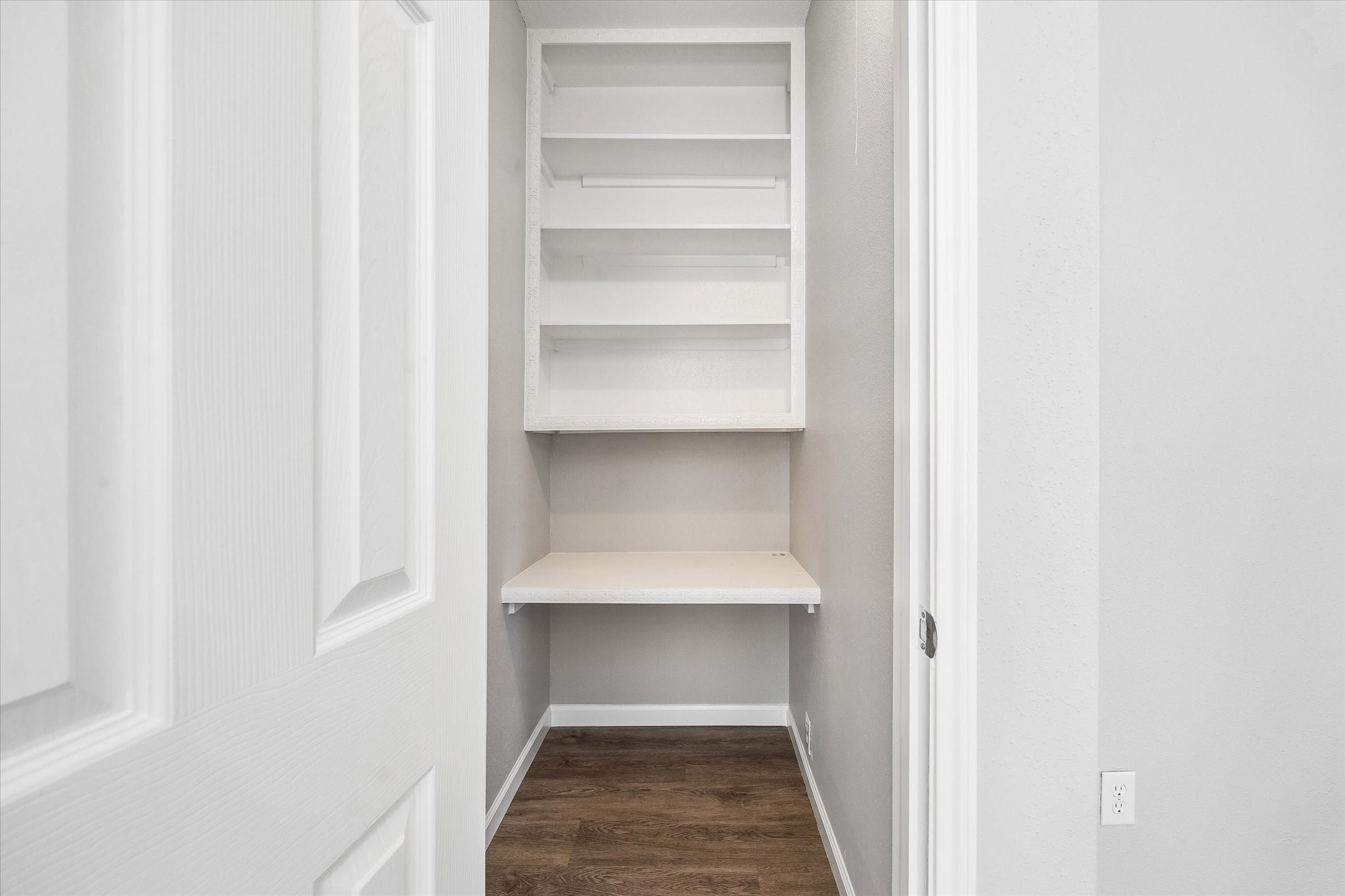 2100 Tanglewilde Street, Unit 702 Houston, TX 77063 - Photo 12 of 19 2nd Walk-in Closet for storage or desk use