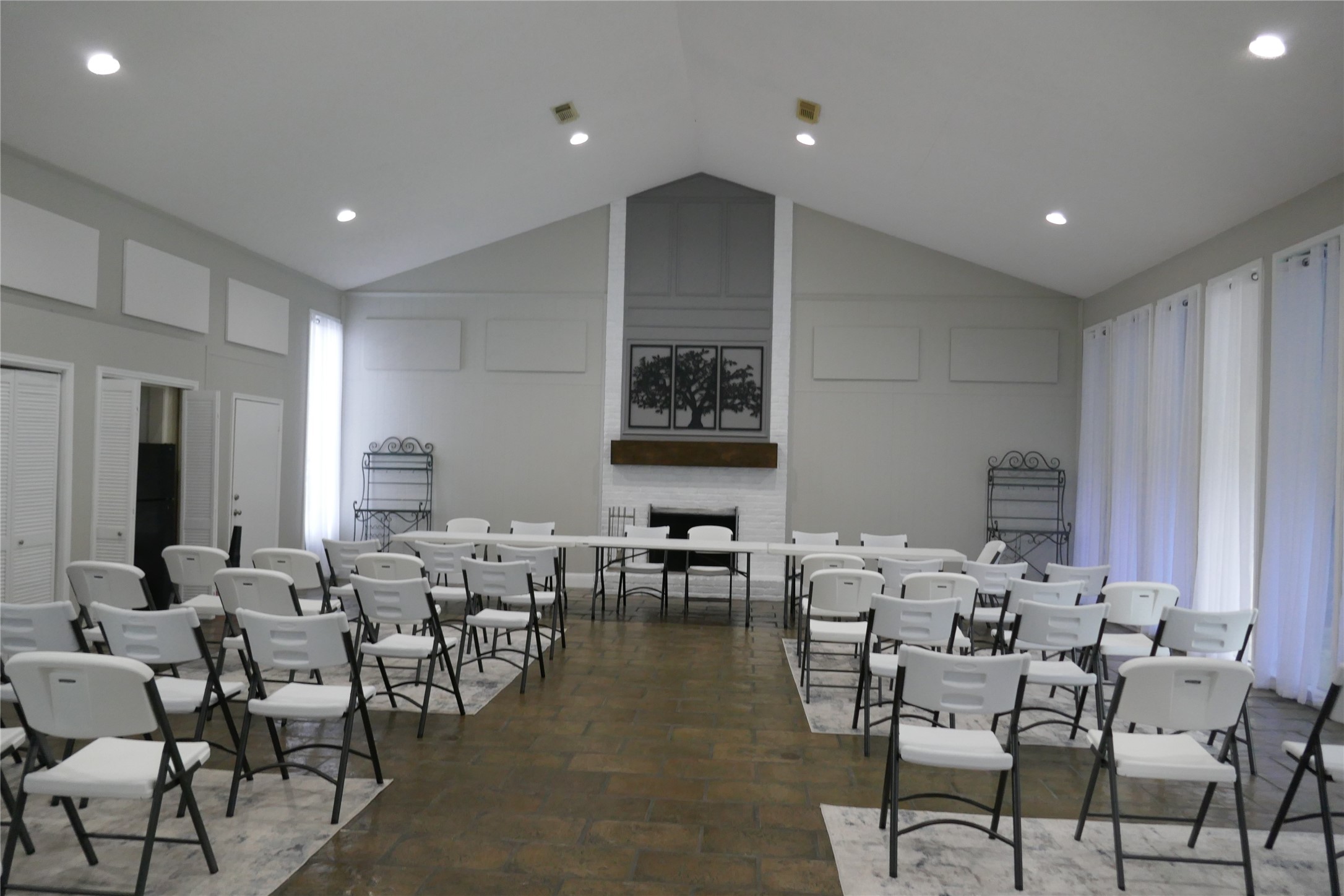 2100 Tanglewilde Street, Unit 702 Houston, TX 77063 - Photo 17 of 19 Club house