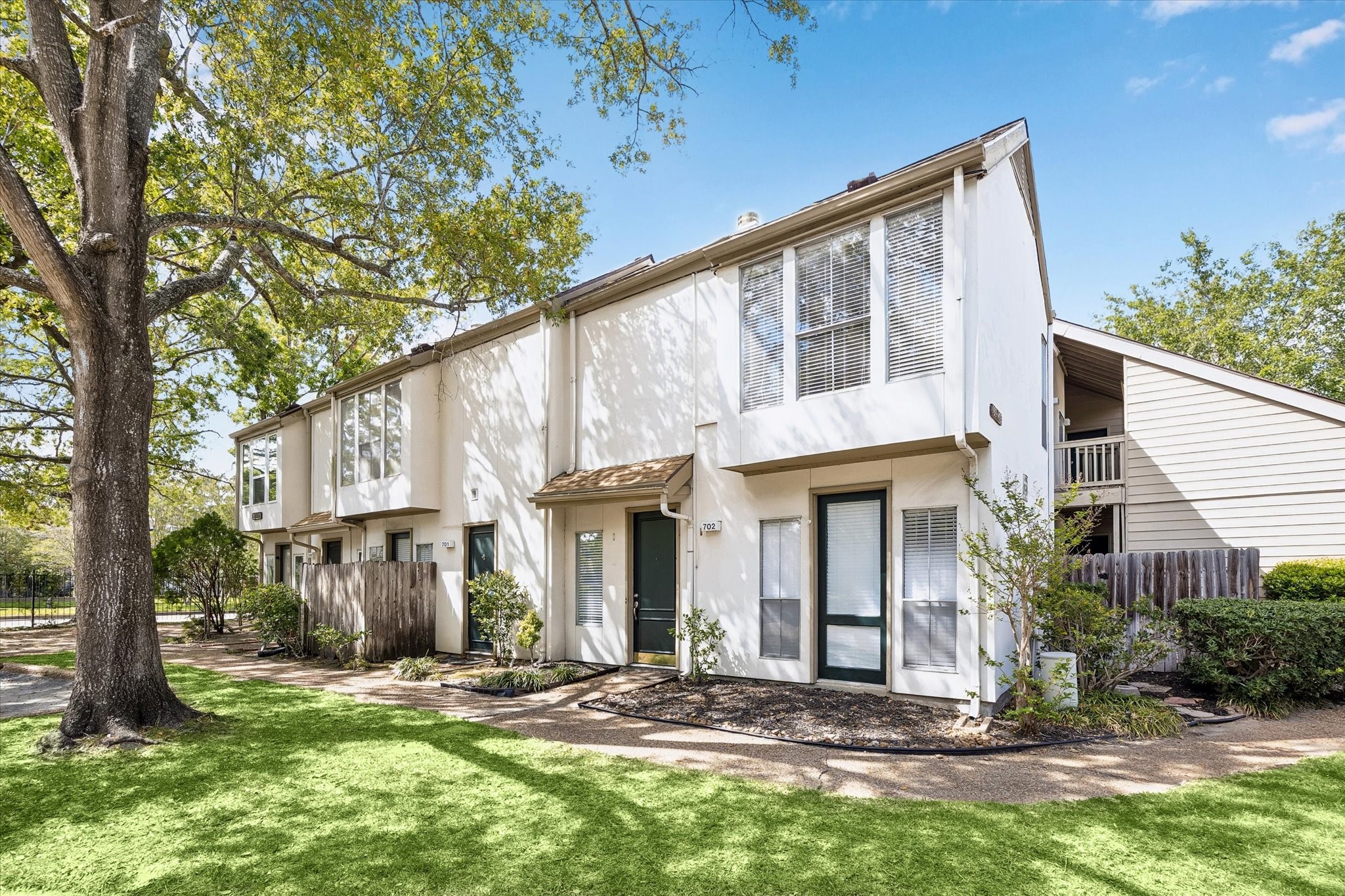 2100 Tanglewilde Street, Unit 702 Houston, TX 77063 - Photo 2 of 19 Lovely End Unit Brings in Natural Lighting!
