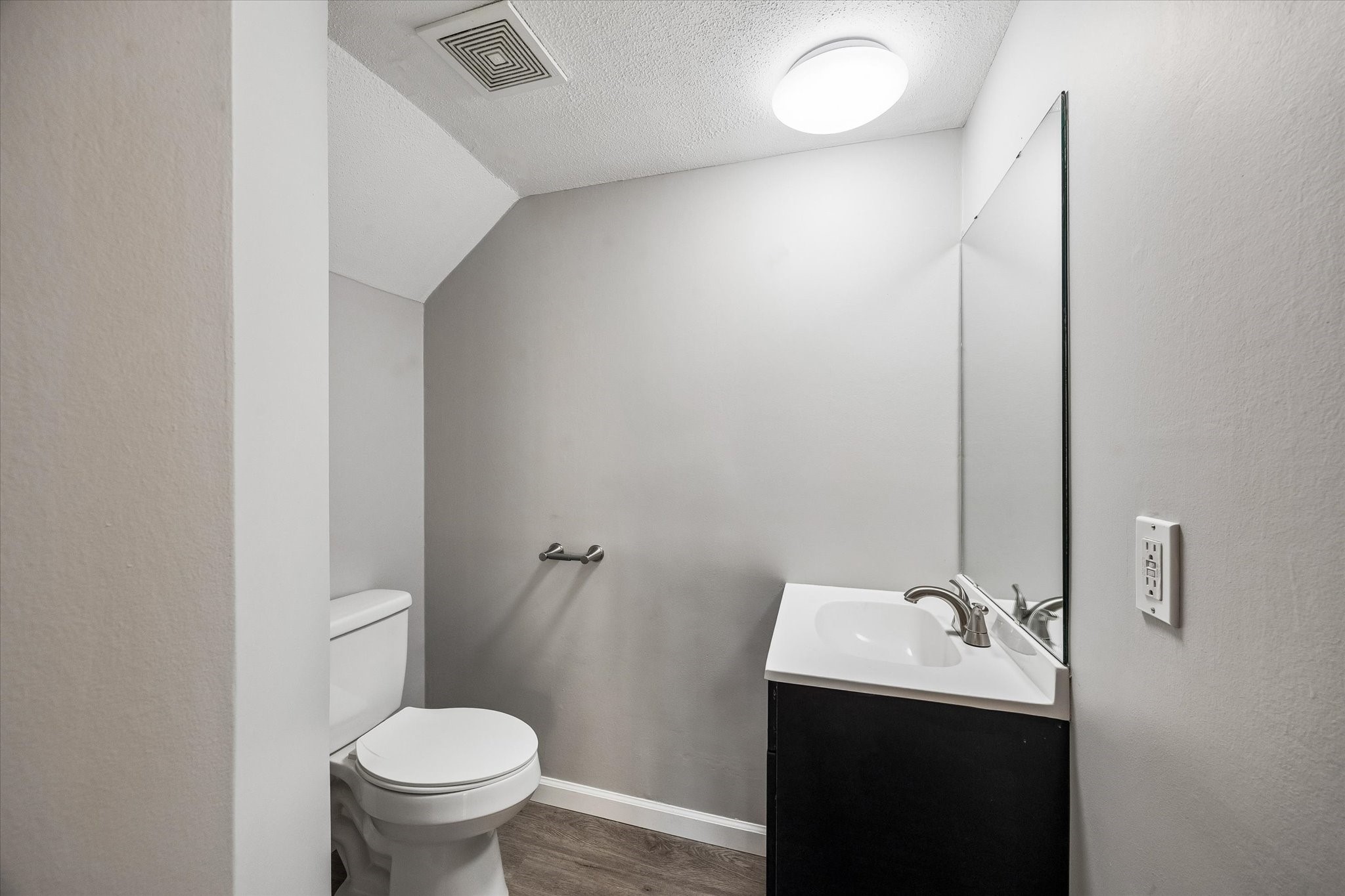 2100 Tanglewilde Street, Unit 702 Houston, TX 77063 - Photo 6 of 19 Downstairs Half Bath