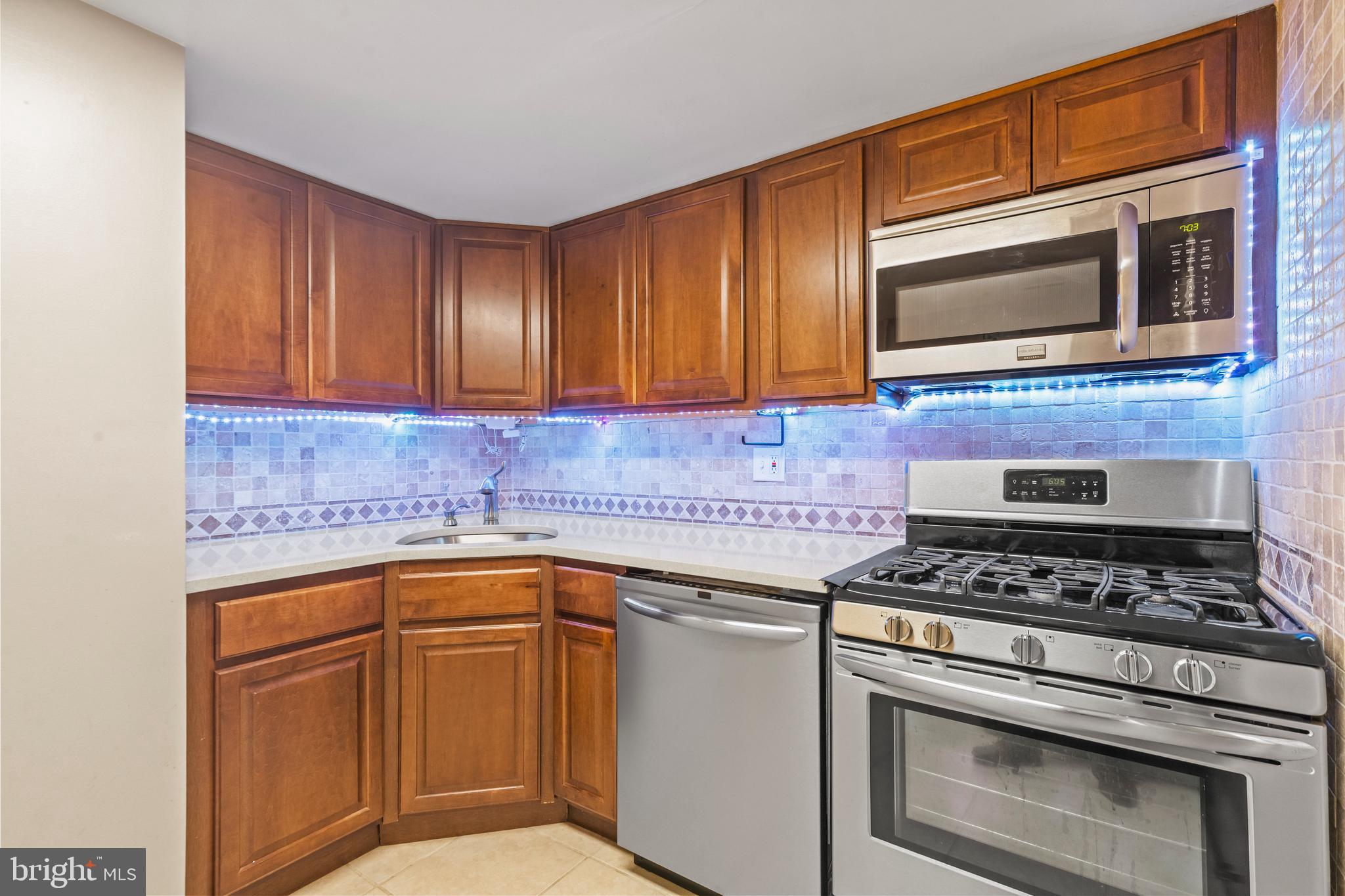 1522 Northgate Square, Unit 2A Reston, VA 20190 - Photo 4 of 37 Gallery Image 4