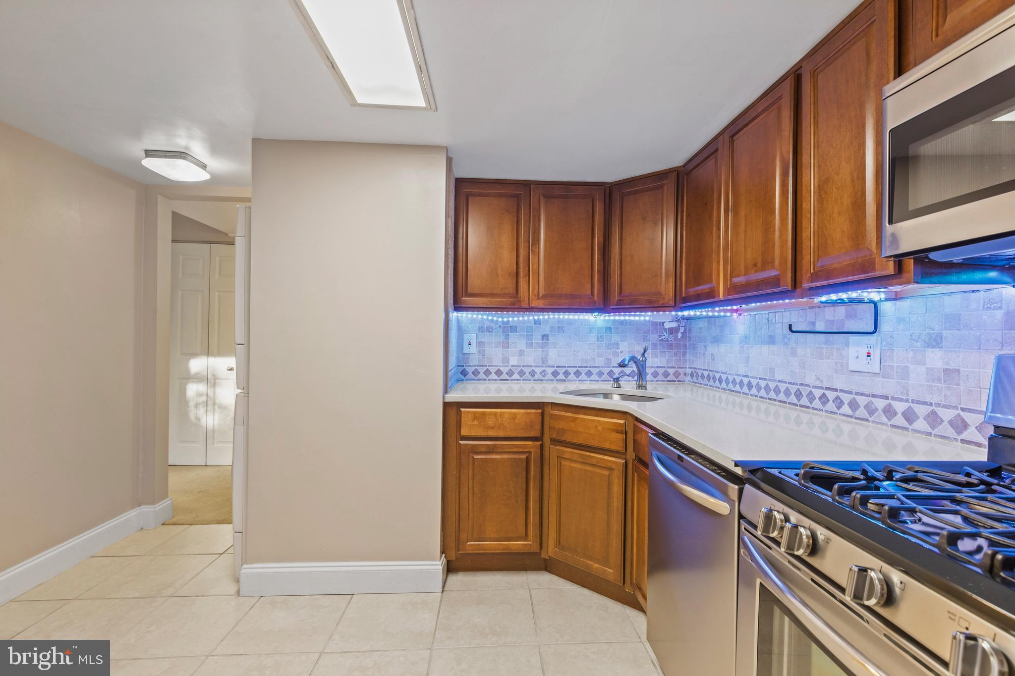 1522 Northgate Square, Unit 2A Reston, VA 20190 - Photo 5 of 37 Gallery Image 5