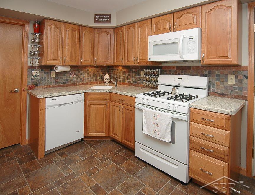 7735 North Gleaner Road Freeland, MI 48623 - Photo 4 of 21 31341760-3.JPG
