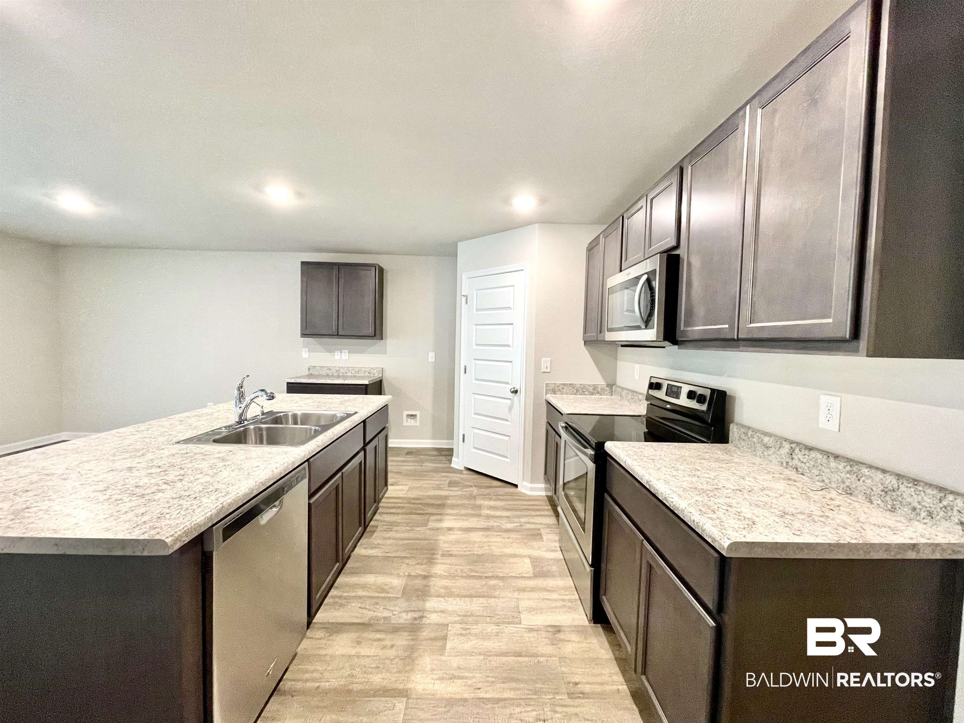 18413 Lewis Smith Drive Foley, AL 36535 - Photo 3 of 24 kitchen
