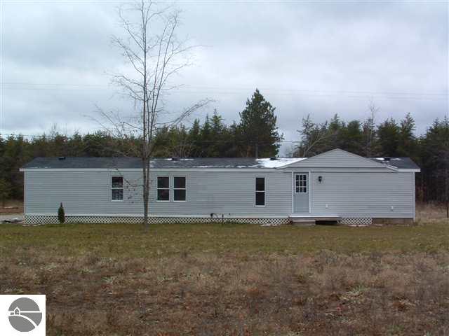 12668 Cinder Road Beulah, MI 49617 - Photo 5 of 15 1698499-4.JPG