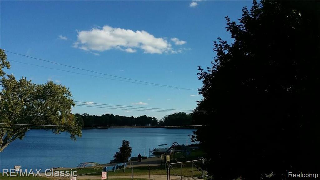 2585 Desmond Road Waterford, MI 48329 - Photo 19 of 41