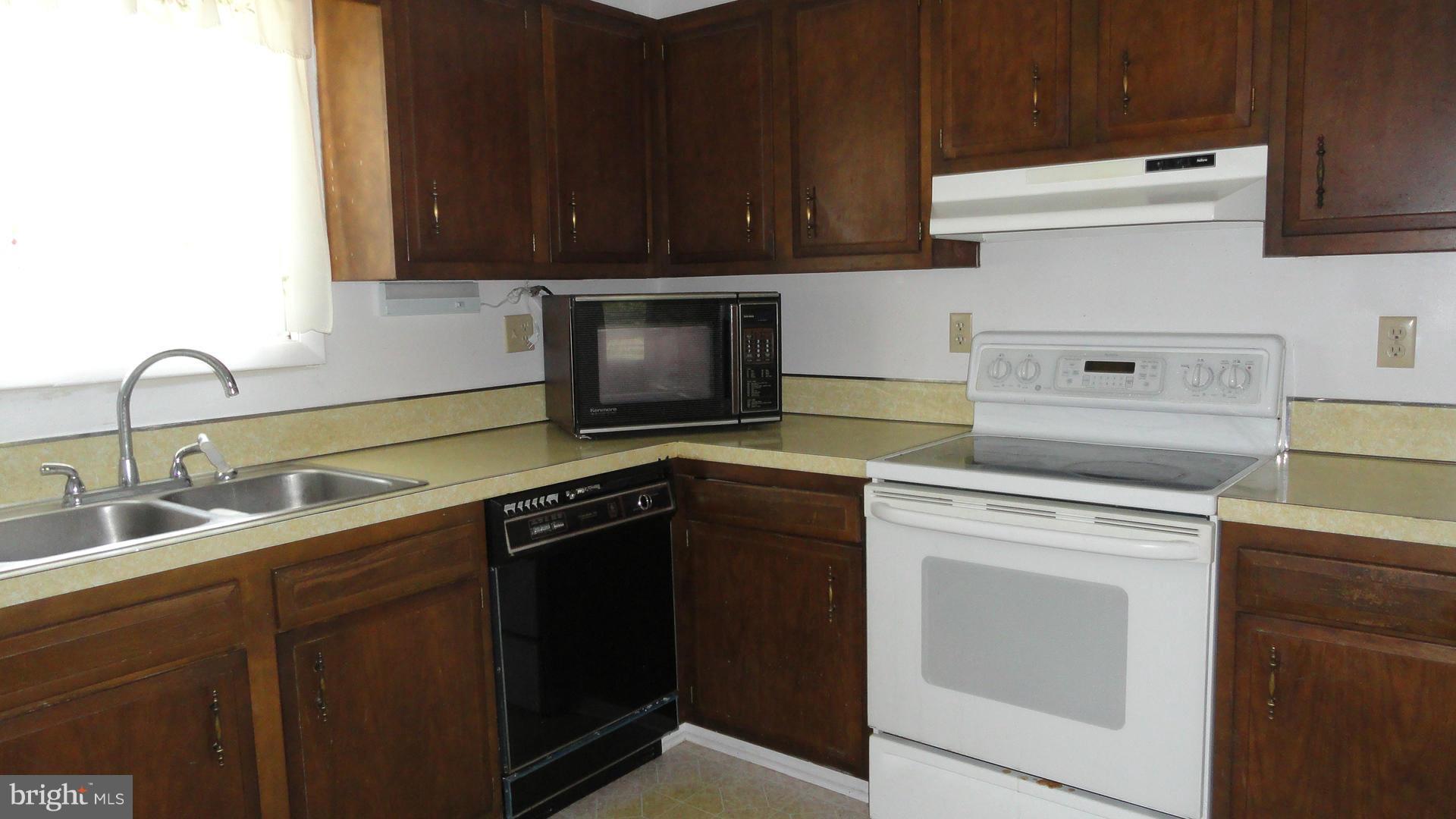 17103 Spielman Road Fairplay, MD 21733 - Photo 7 of 23 EQUIPPED KITCHEN