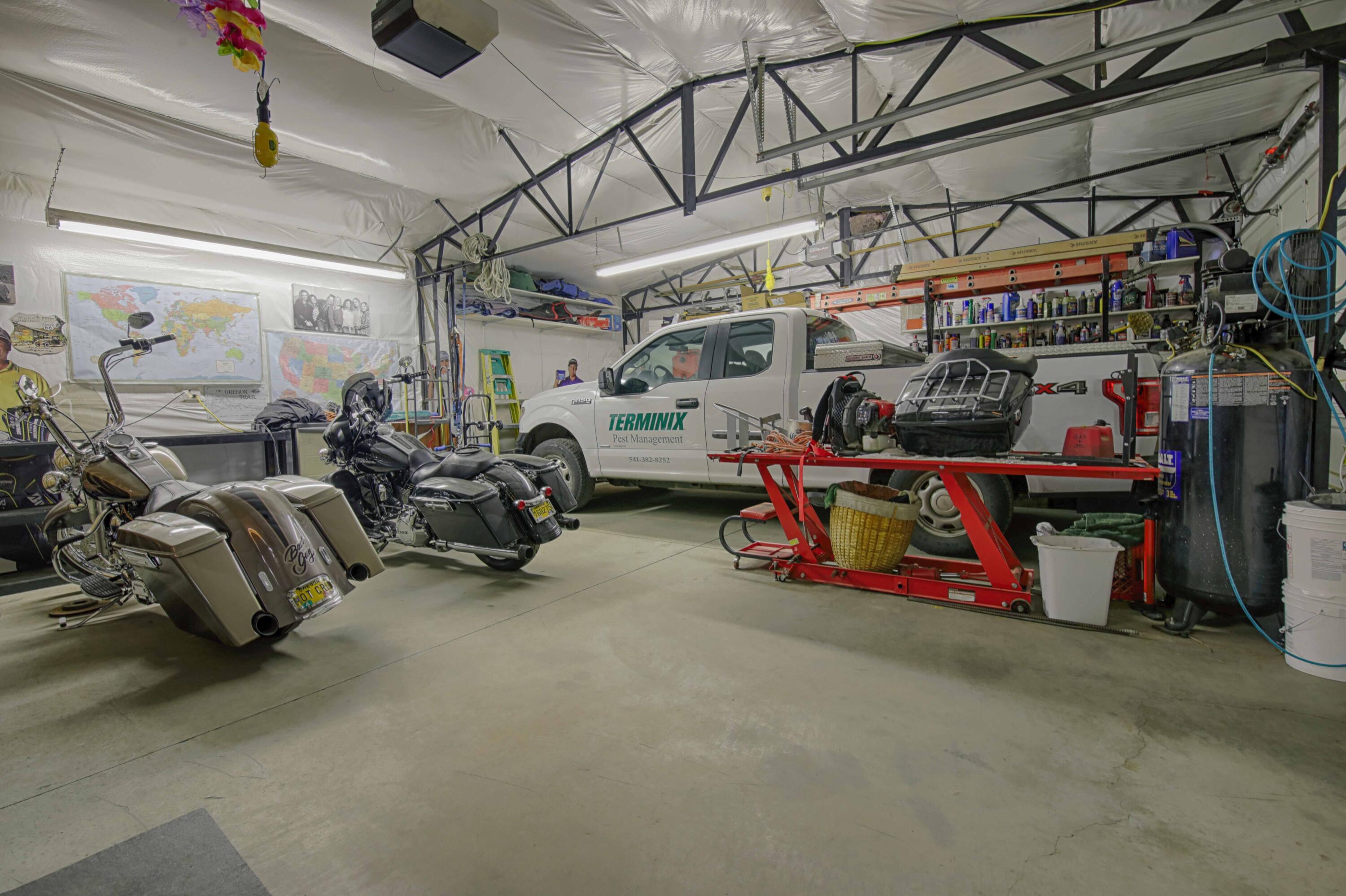 64818 Grande Loop Bend, OR 97701 - Photo 22 of 29 Interior of shop.
