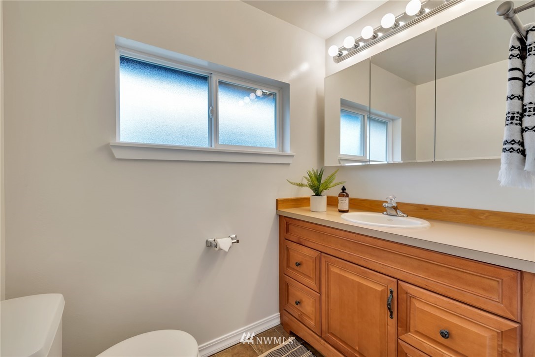 20260 Maxwell Road Southeast Maple Valley, WA 98038 - Photo 18 of 38 a bathroom with a toilet sink and mirror