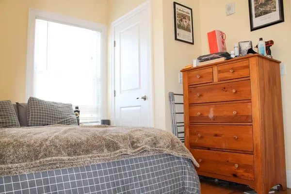 $6,100 | 116 Holland Street, Unit 2R, Somerville, MA 02144