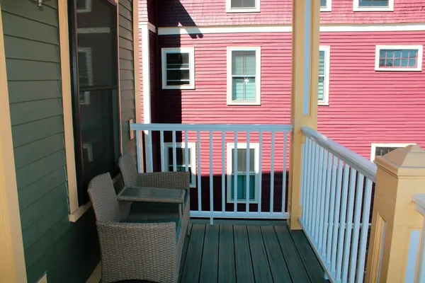 $6,100 | 116 Holland Street, Unit 2R, Somerville, MA 02144