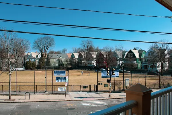 $6,100 | 116 Holland Street, Unit 2R, Somerville, MA 02144