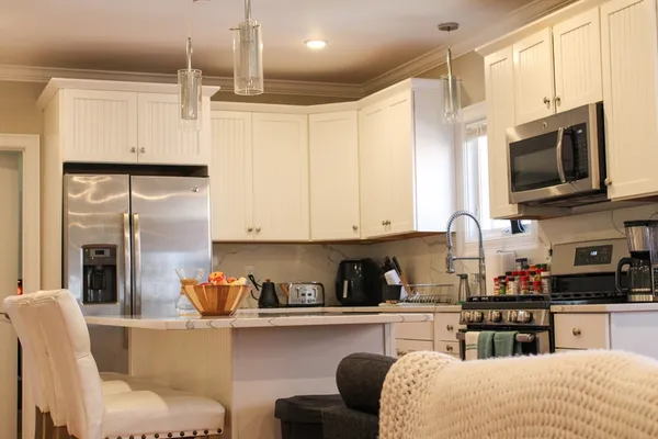 $6,100 | 116 Holland Street, Unit 2R, Somerville, MA 02144