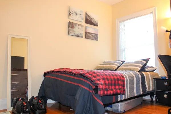 $6,100 | 116 Holland Street, Unit 2R, Somerville, MA 02144