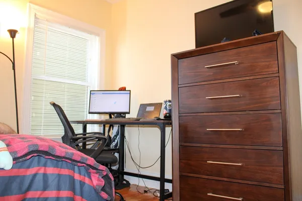 $6,100 | 116 Holland Street, Unit 2R, Somerville, MA 02144