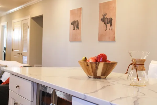 $6,100 | 116 Holland Street, Unit 2R, Somerville, MA 02144