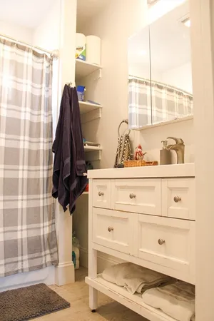 $6,100 | 116 Holland Street, Unit 2R, Somerville, MA 02144