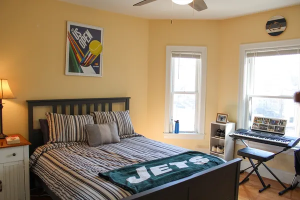 $6,100 | 116 Holland Street, Unit 2R, Somerville, MA 02144