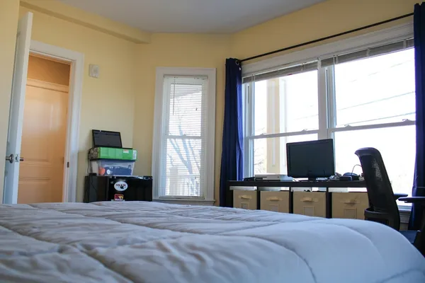 $6,100 | 116 Holland Street, Unit 2R, Somerville, MA 02144