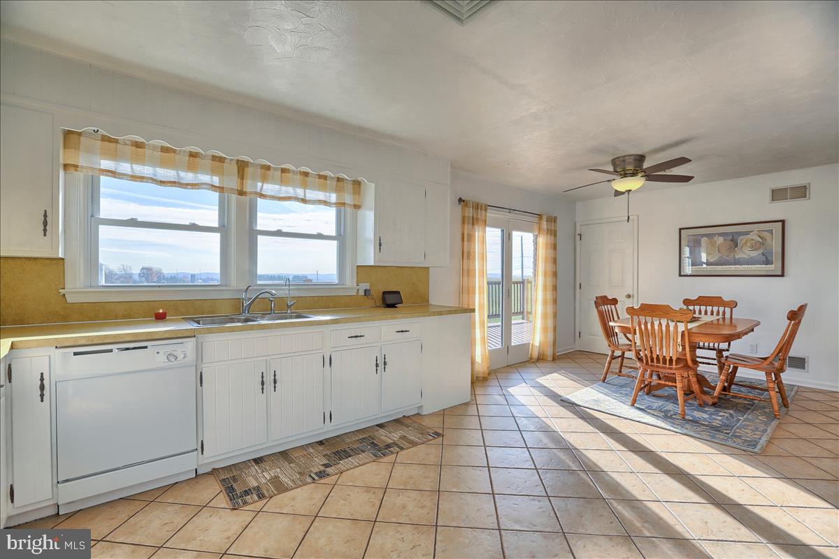 693 North Erisman Road Manheim, PA 17545 - Photo 24 of 47 Kitchen/Dining Area