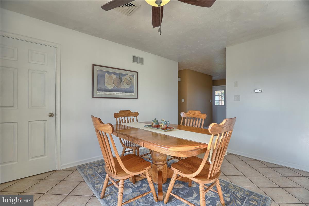 693 North Erisman Road Manheim, PA 17545 - Photo 25 of 47 Kitchen/Dining Area