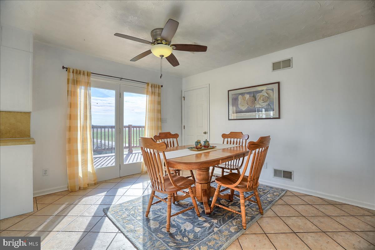 693 North Erisman Road Manheim, PA 17545 - Photo 26 of 47 Dining area