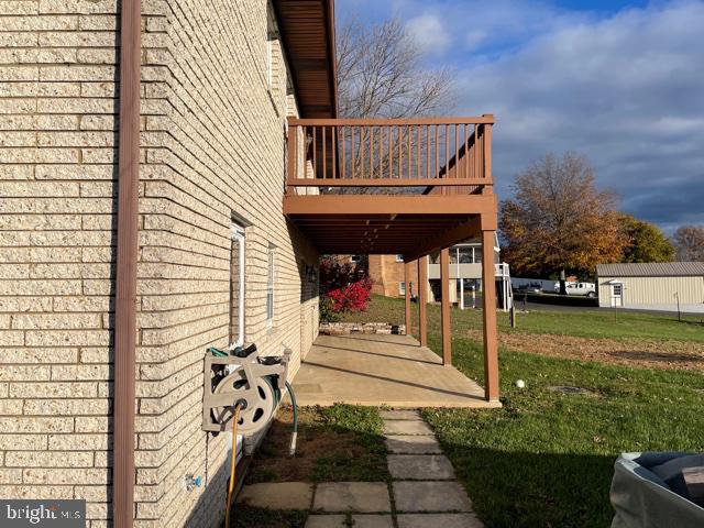 693 North Erisman Road Manheim, PA 17545 - Photo 5 of 47 Back deck