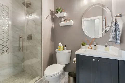 $735,000 | 3238 North Kenmore Avenue, Unit 2, Chicago, IL 60657