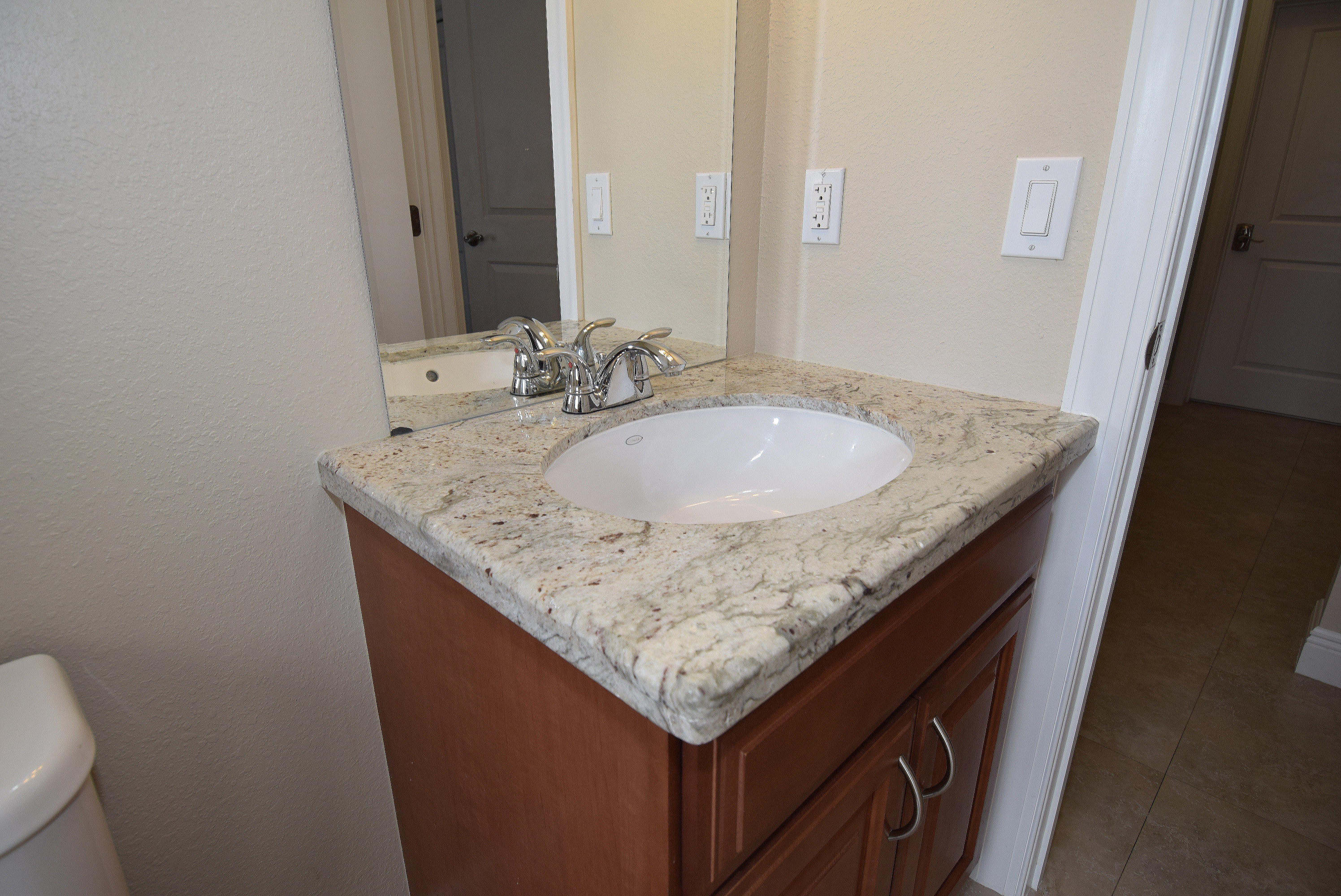 26 Andros Road Key Largo, FL 33037 - Photo 18 of 29 1 Bath 2 vanity