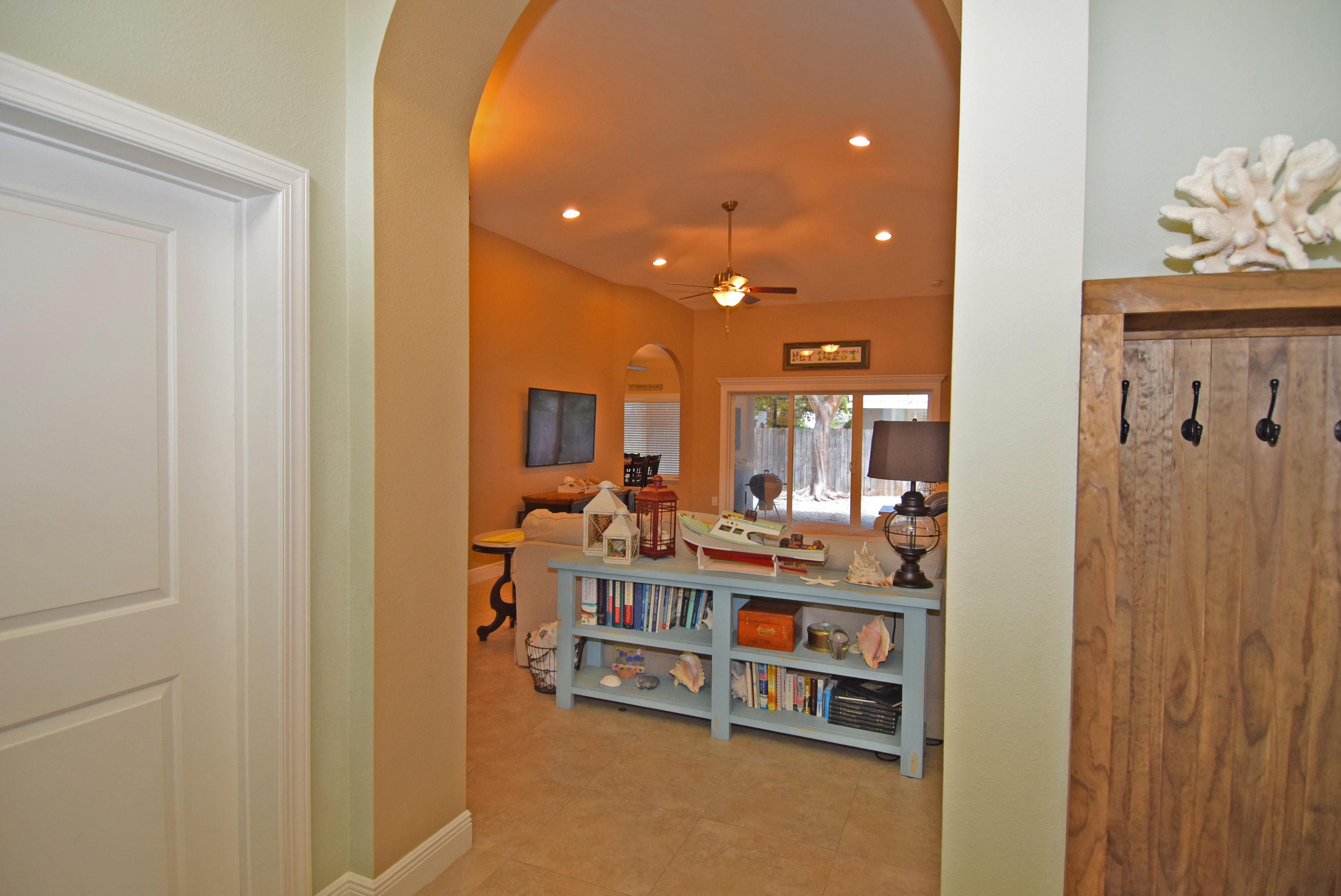 26 Andros Road Key Largo, FL 33037 - Photo 21 of 29 1 Foyer Entry