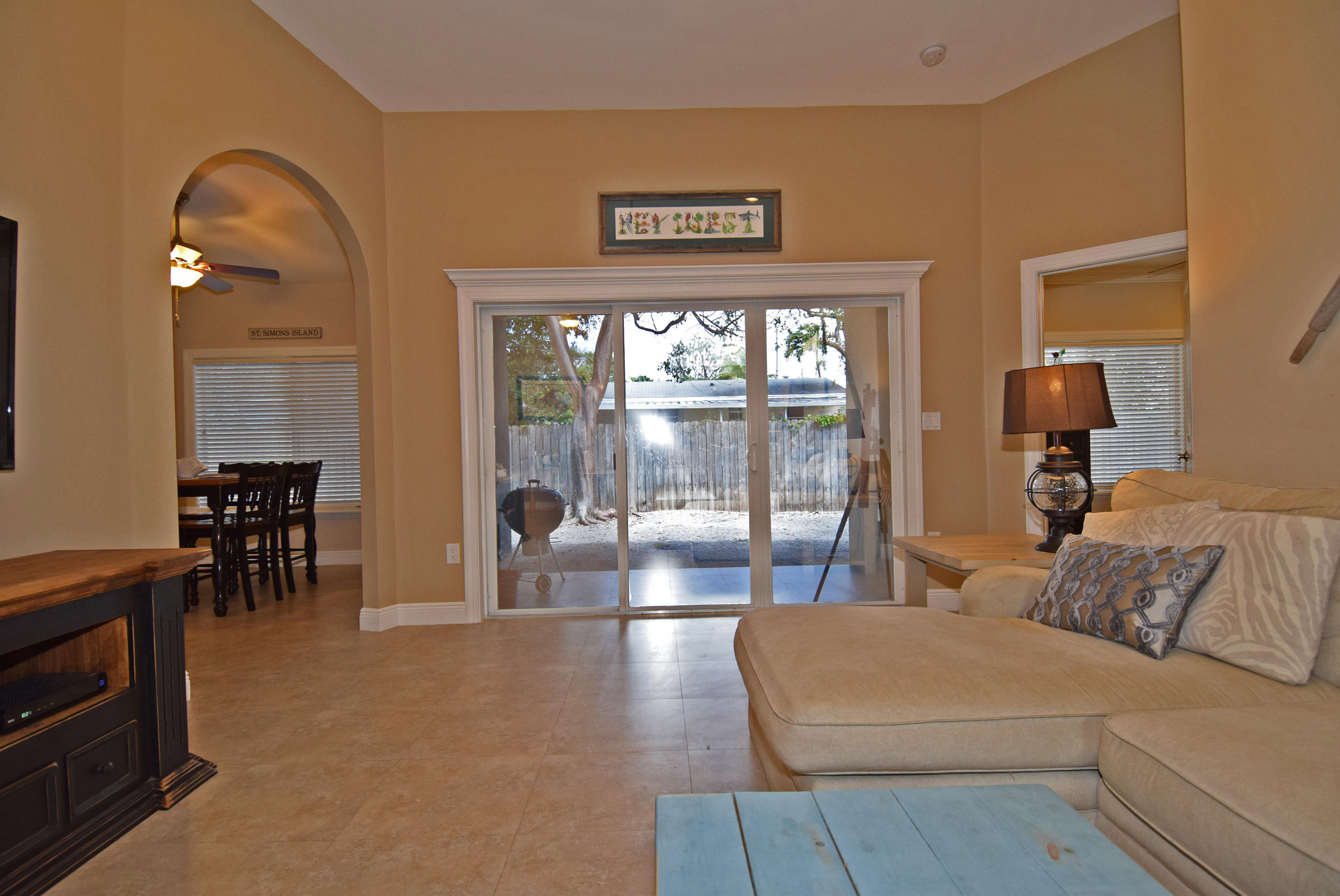 26 Andros Road Key Largo, FL 33037 - Photo 7 of 29 1 Living Room 3