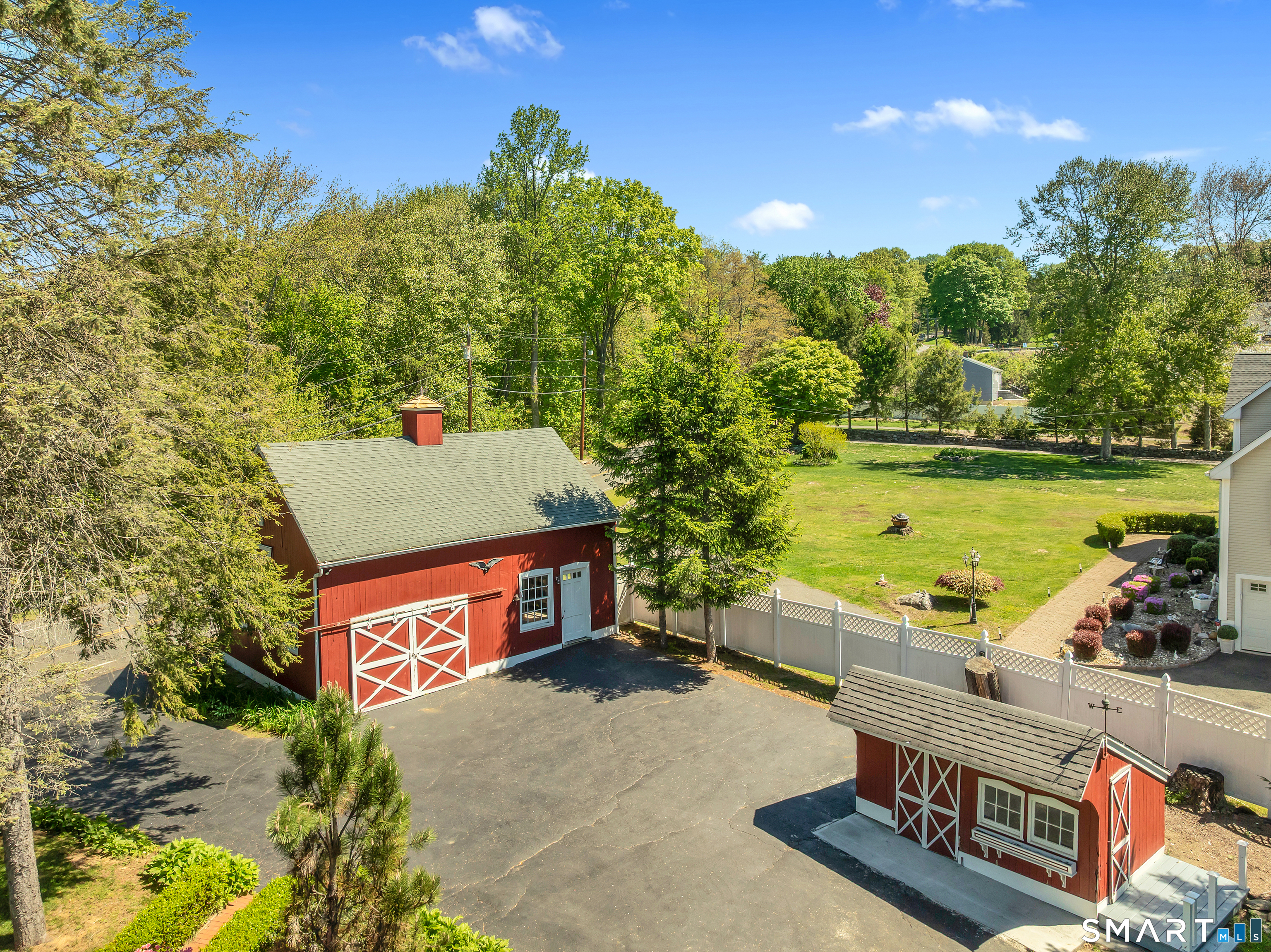 286 Daniels Farm Road Trumbull, CT 06611 - Photo 5 of 35