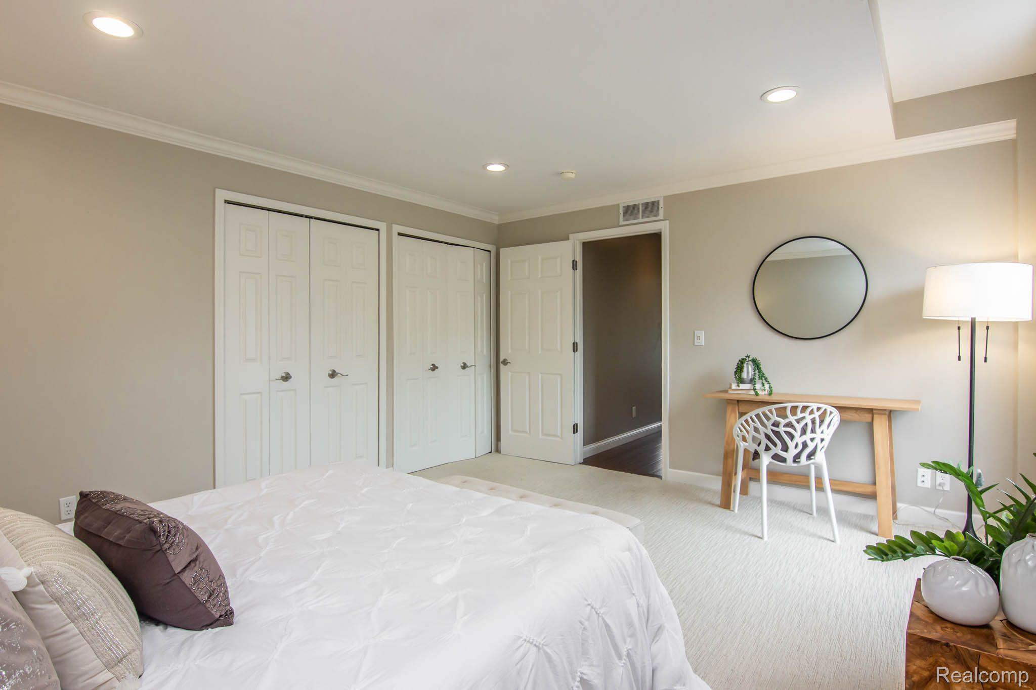 3536 Oakmonte Boulevard Rochester, MI 48306 - Photo 15 of 28 Primary Bedroom