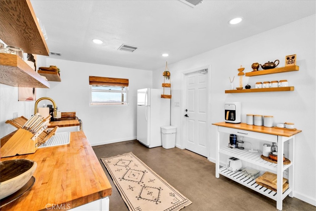 59700 Napa Road Landers, CA 92285 - Photo 19 of 68