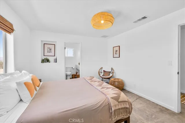 a view of a entrance gate of the house