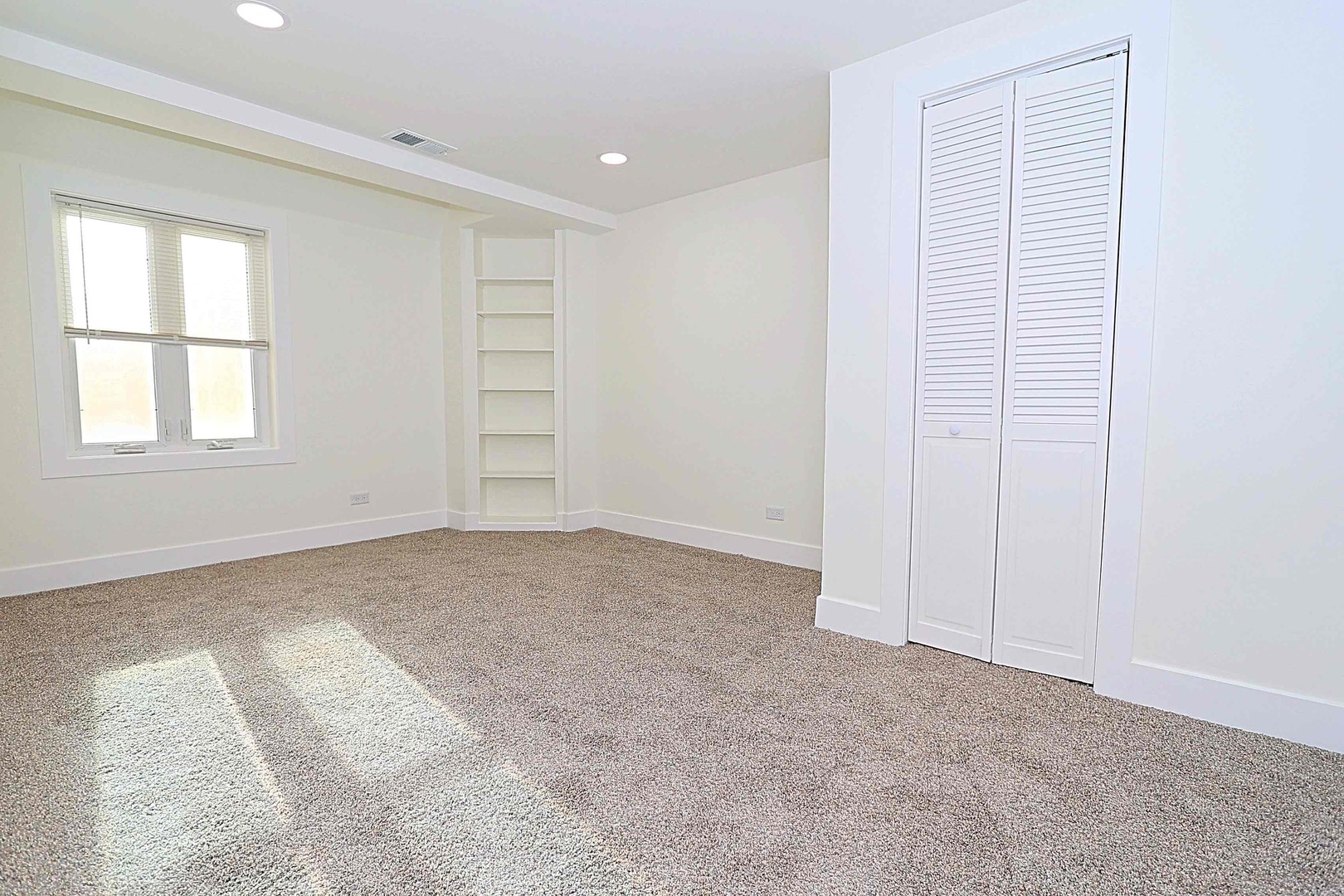 6337 Roosevelt Road, Unit 408 Berwyn, IL 60402 - Photo 5 of 14
