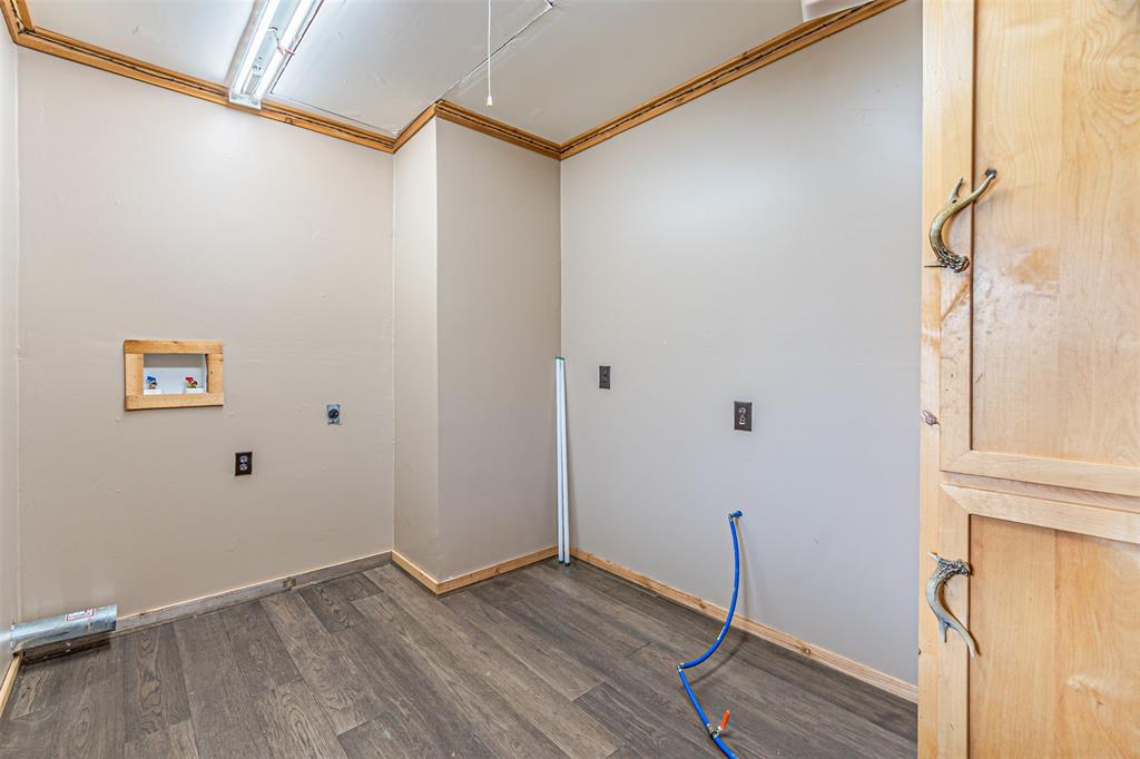 1398 Zagota Crossing Road Terrell, TX 75161 - Photo 27 of 40 a view of small space with wooden floor and a window