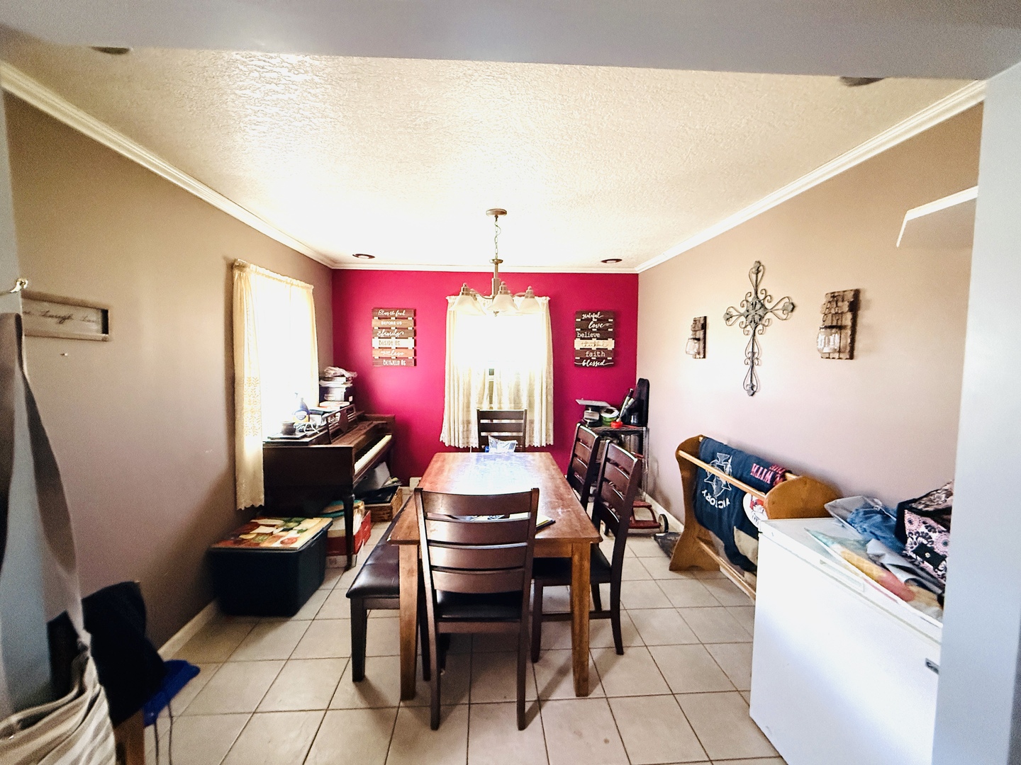 570 1st N Street Wellington, IL 60973 - Photo 5 of 14 a living room with furniture and a flat screen tv