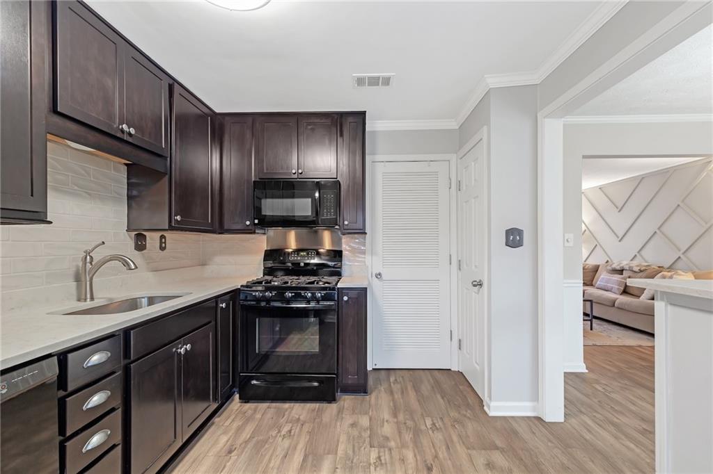 12 Surry County Place Northwest Atlanta, GA 30318 - Photo 10 of 28