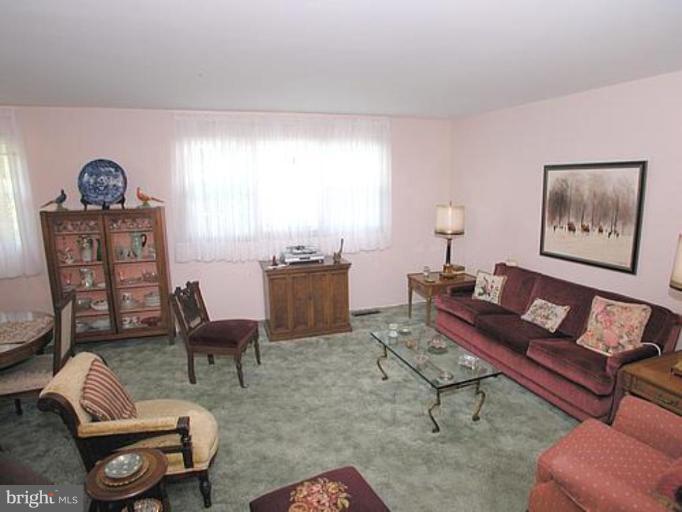 116 Chargeur Road Reisterstown, MD 21136 - Photo 4 of 20 Living Room