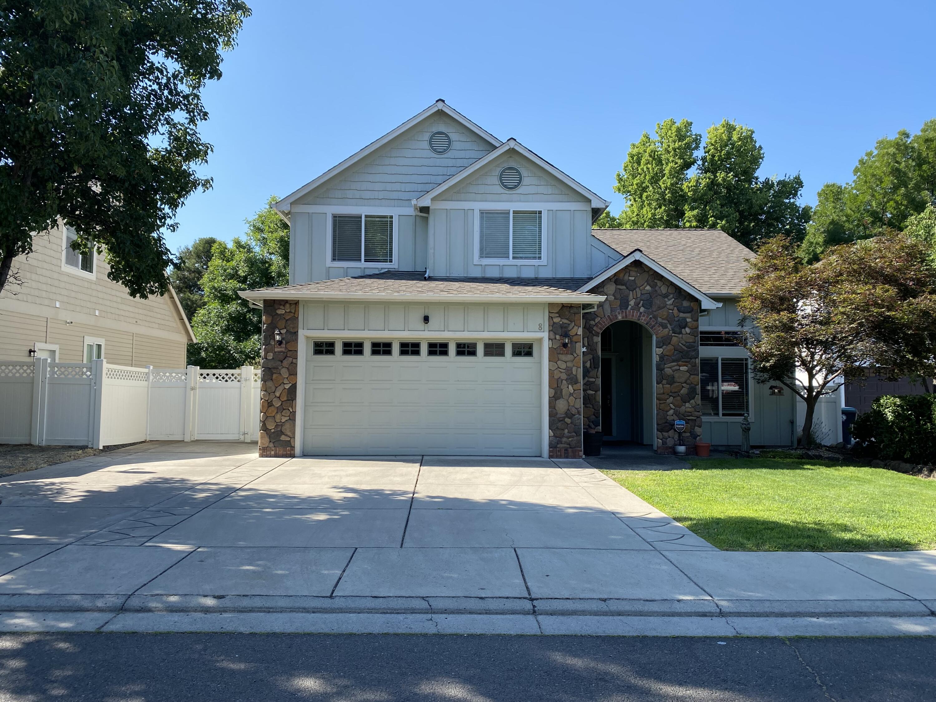 2160 Crestbrook Road, Unit 8 Medford, OR 97504 - Photo 1 of 29 Front of House