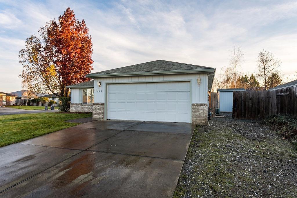 892 Isaac Way Central Point, OR 97502 - Photo 3 of 21 Additional Photo