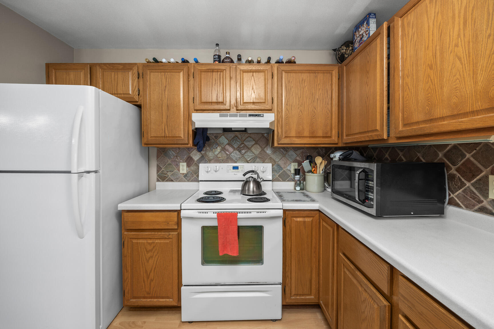 4835 Easy Street, Unit 11 Delafield, WI 53029 - Photo 9 of 25 Kitchen