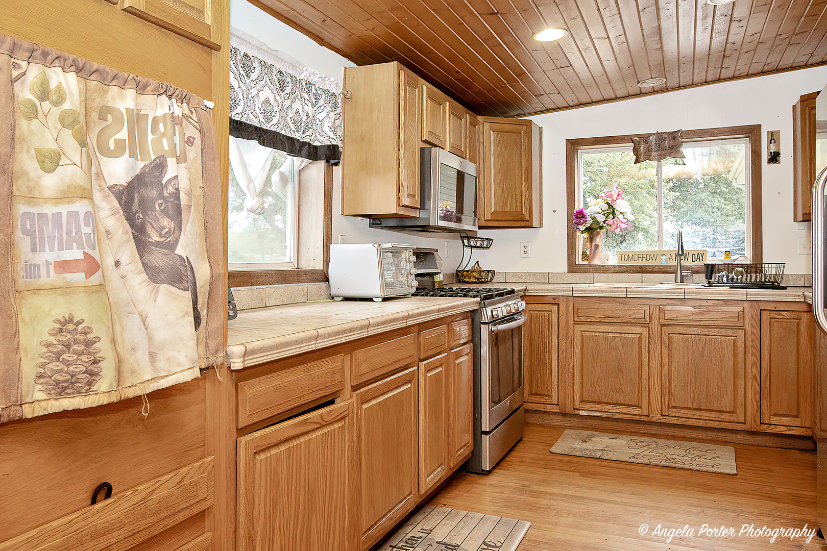 19212 Crowley Road Harvard, IL 60033 - Photo 8 of 38 a kitchen with stainless steel appliances a sink and cabinets