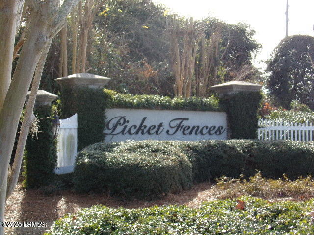 25 Congaree Way Beaufort, SC 29902 - Photo 80 of 88 Picket Fences Sign