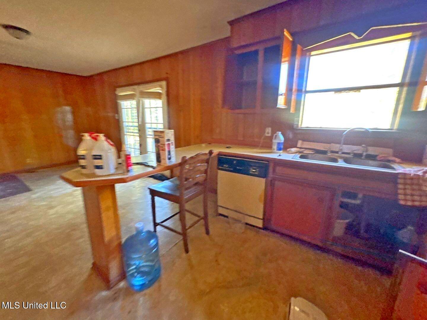 958 Watkins Place Jackson, MS 39206 - Photo 3 of 13 23-Nov 27 2025 10_22am-yq7i