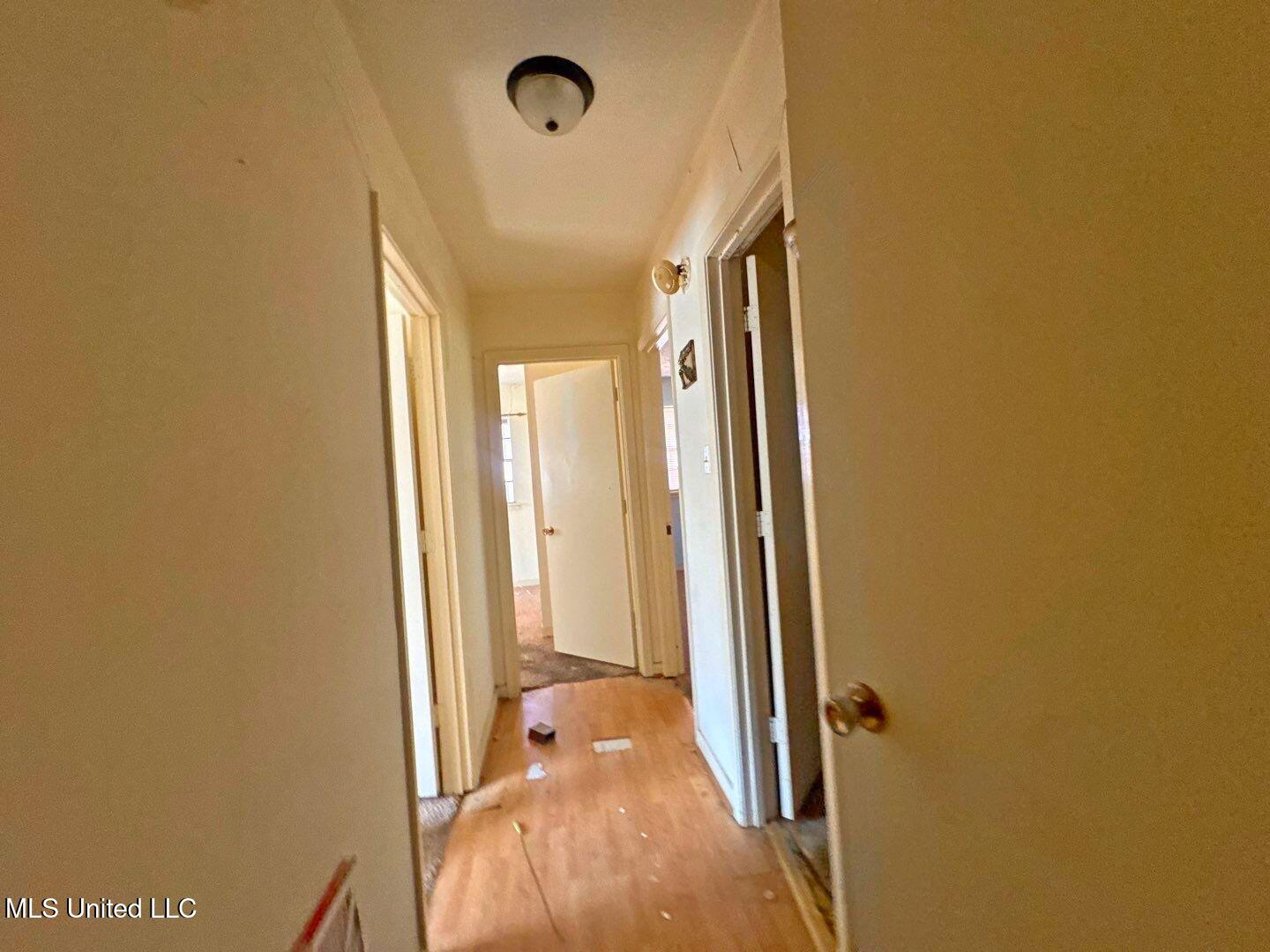 958 Watkins Place Jackson, MS 39206 - Photo 7 of 13 38-Nov 27 2025 10_23am-LvtU