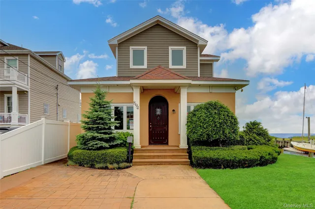 $699,900 | 894 Bay 9th Street, West Islip, NY 11795