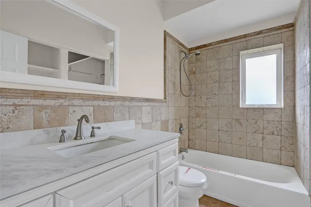 $699,900 | 894 Bay 9th Street, West Islip, NY 11795